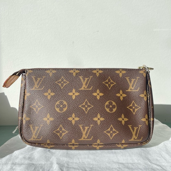 LOUIS VUITTON VINTAGE MONOGRAM POCHETTE ACCESSOIRES - Picture 1 of 12